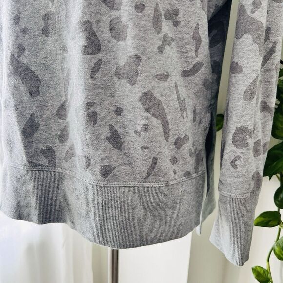 Calvin Klein Gray Leopard Print Turtleneck Cropped Sweatshirt Size Small - Picture 4 of 8